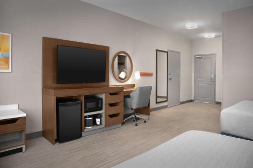 hampton inn and suites williston