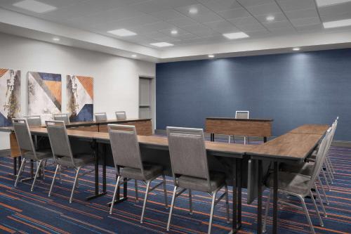 hampton inn and suites williston