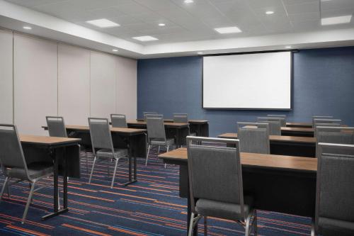 hampton inn and suites williston