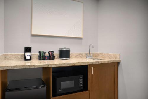 hampton inn and suites williston
