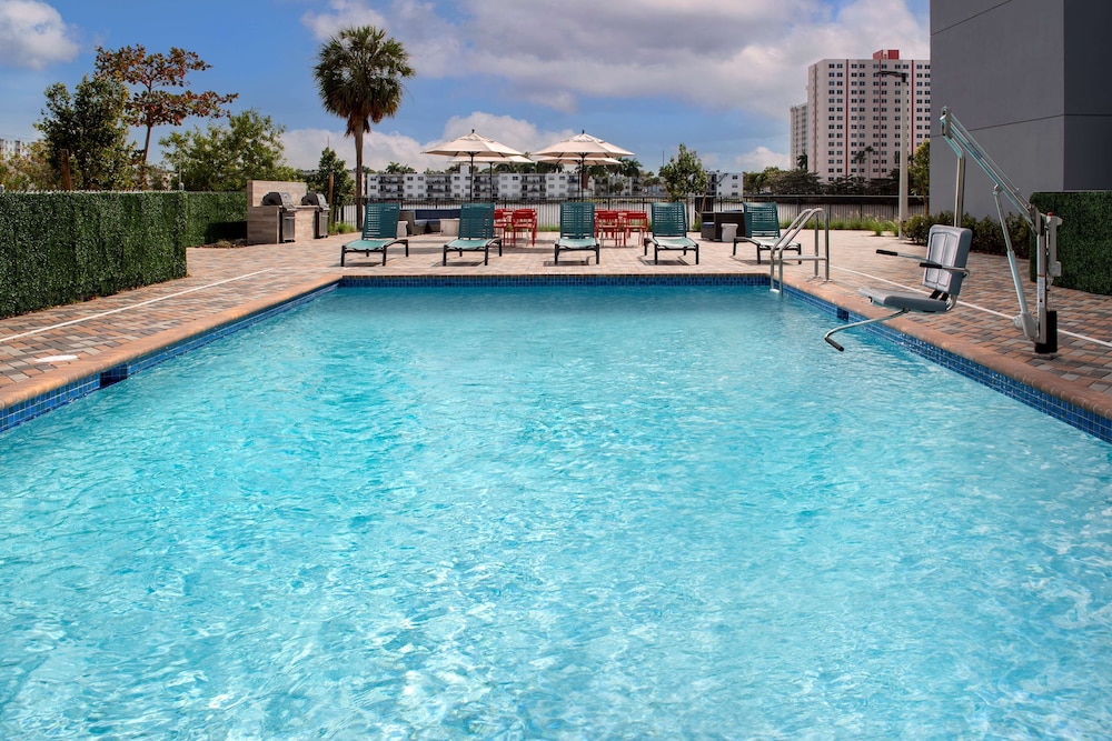 home2 suites by hilton miami airport south blue lagoon