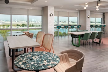 home2 suites by hilton miami airport south blue lagoon