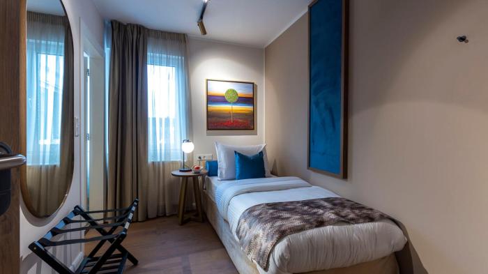 delphi hotel and restaurant