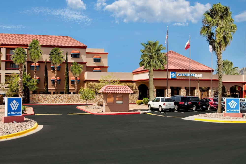 wyndham el paso airport hotel and waterpark