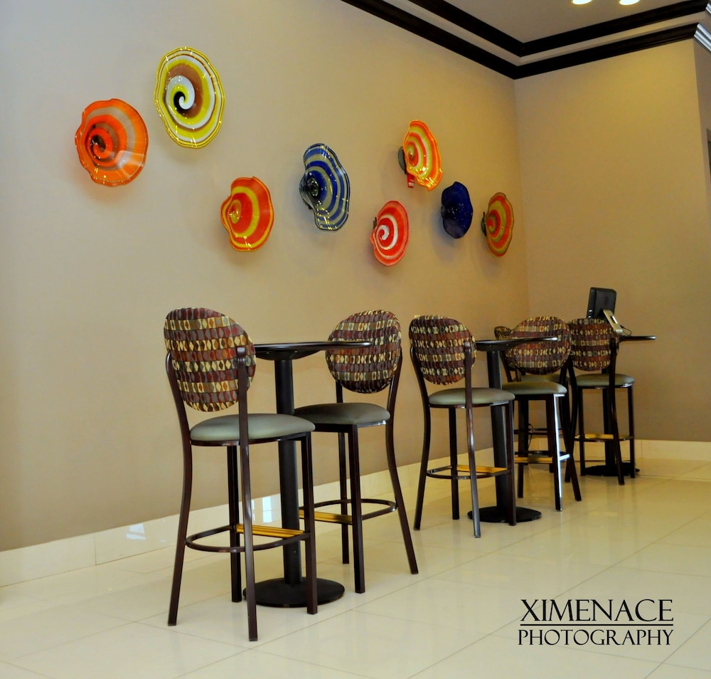 wyndham el paso airport hotel and waterpark