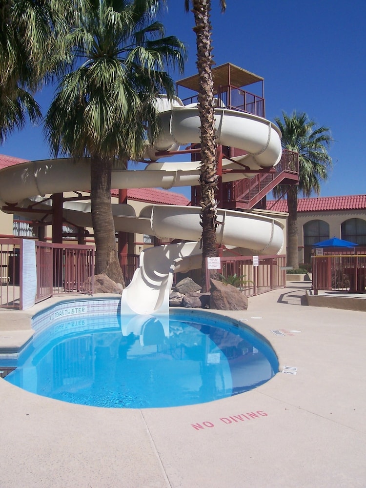 wyndham el paso airport hotel and waterpark