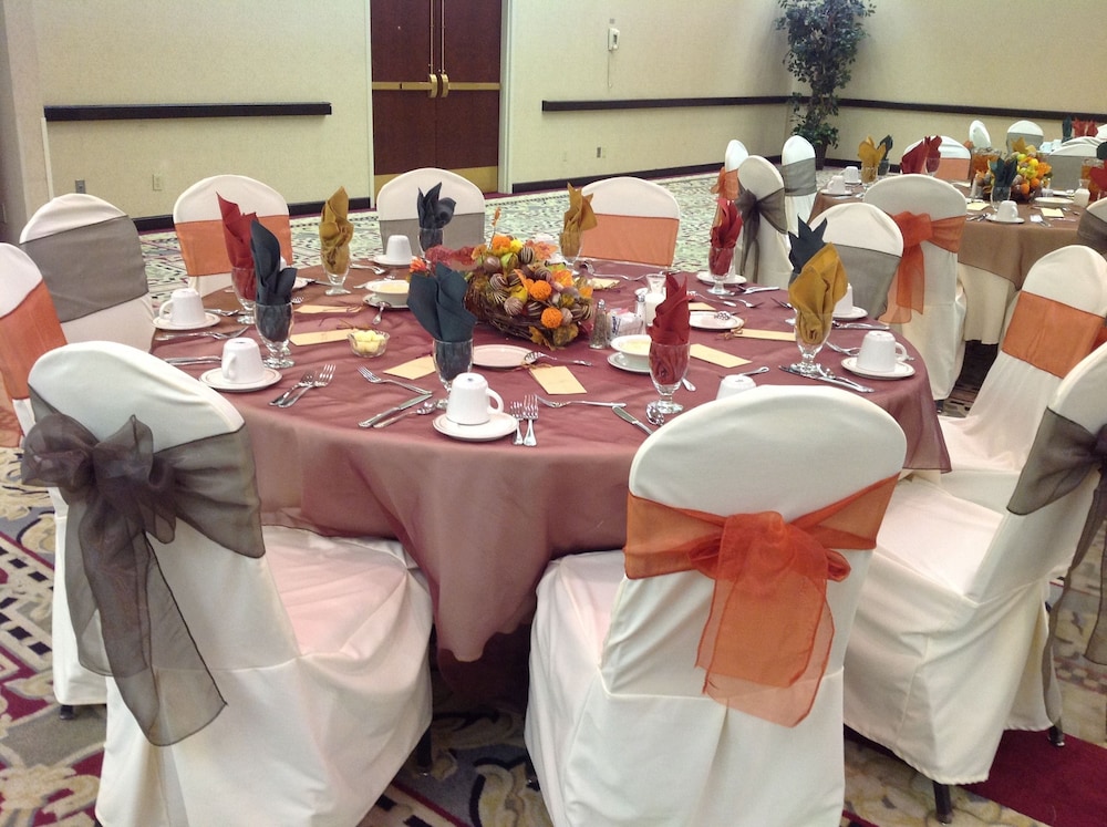 wyndham el paso airport hotel and waterpark