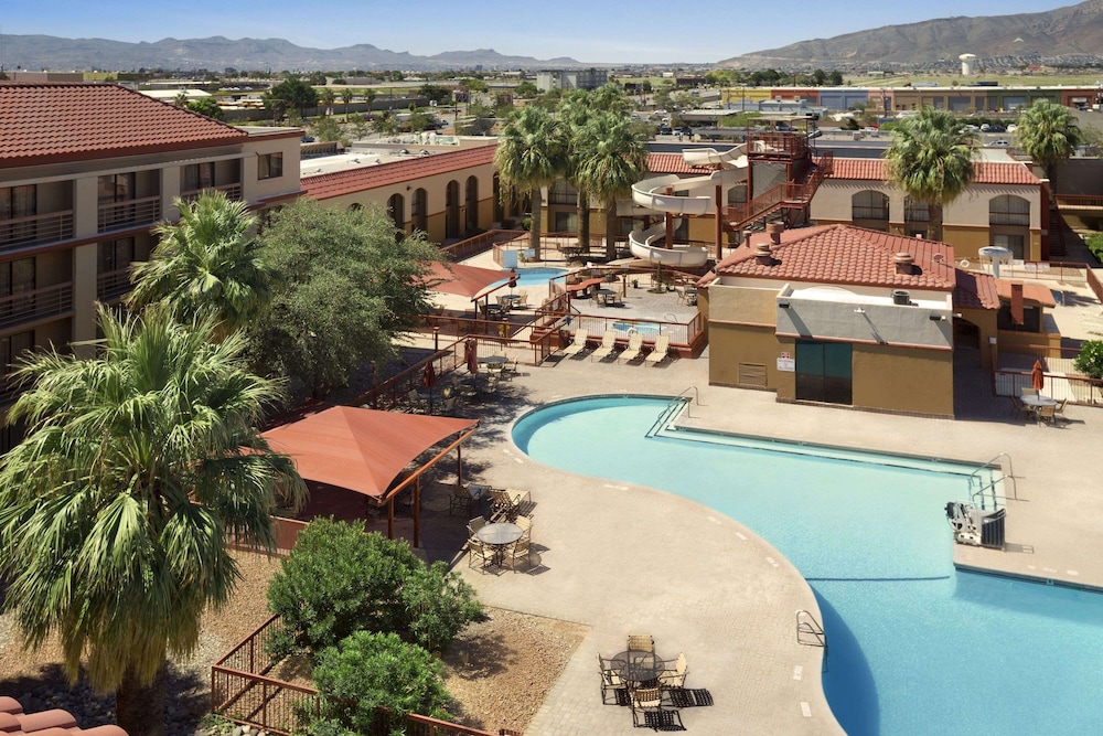 wyndham el paso airport hotel and waterpark