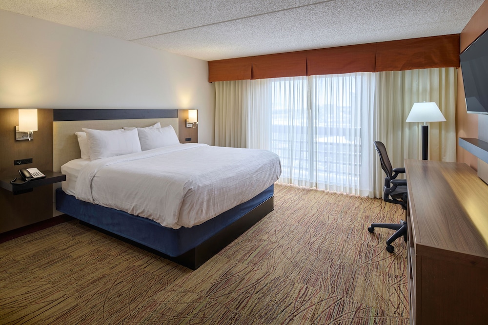 wyndham el paso airport hotel and waterpark