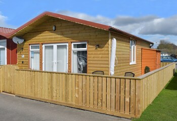 lovely 3 bed chalet bridlington free electric