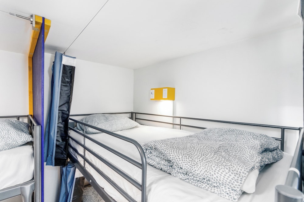 samesun toronto hostel