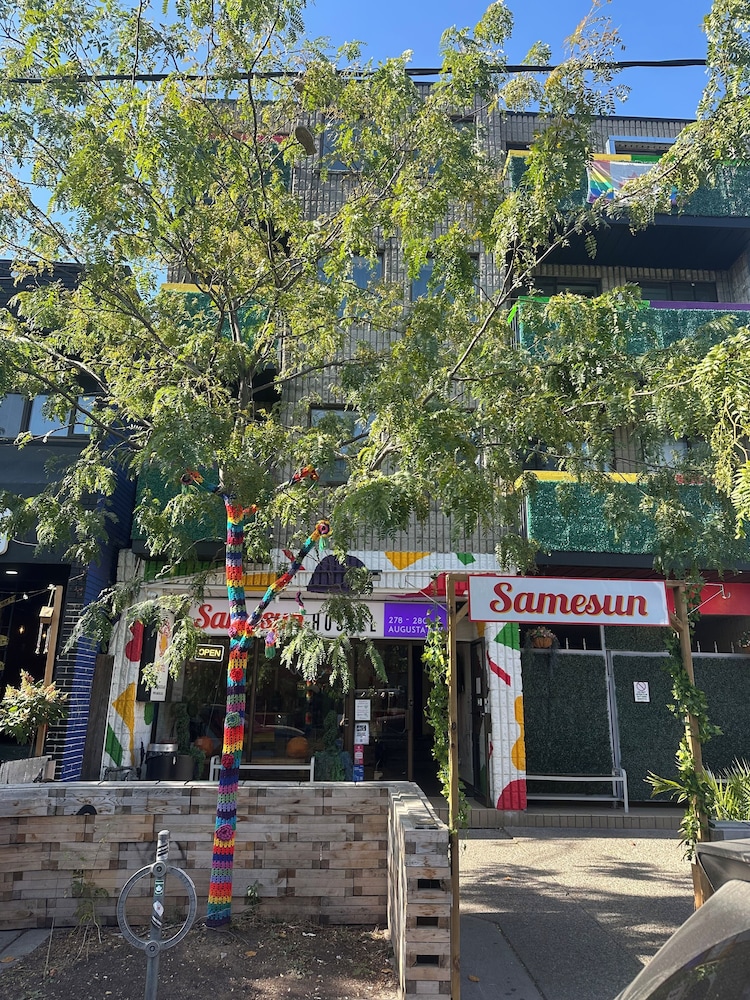 samesun toronto hostel