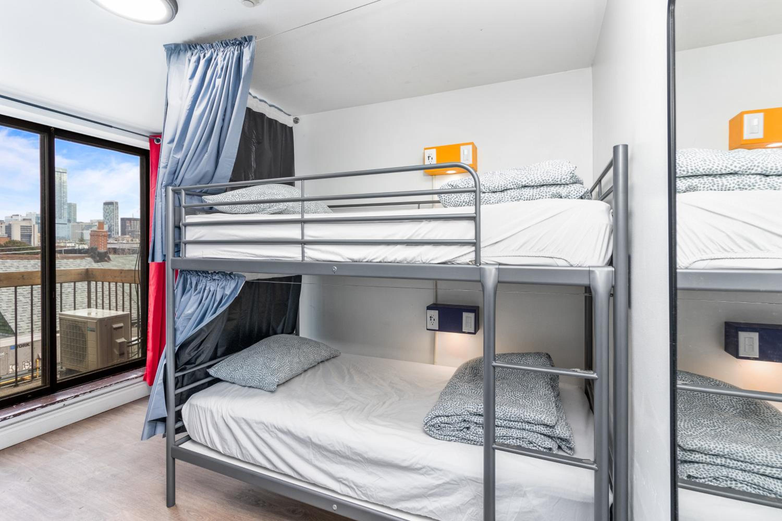 samesun toronto hostel