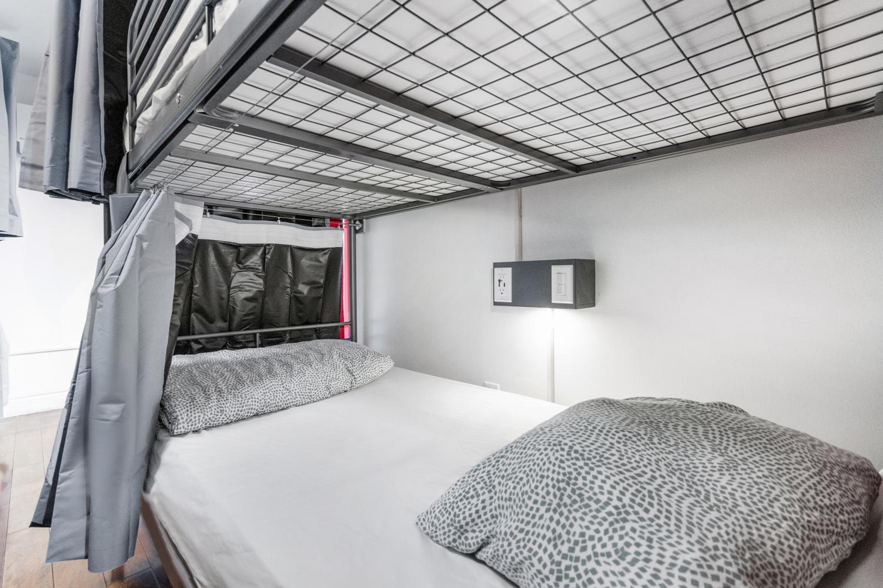 samesun toronto hostel
