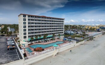 beautiful beachfront resort condo