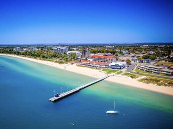 beautiful beachfront resort condo