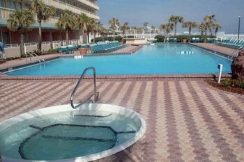 beautiful beachfront resort condo