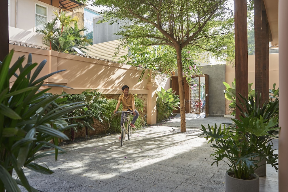 m village the garden