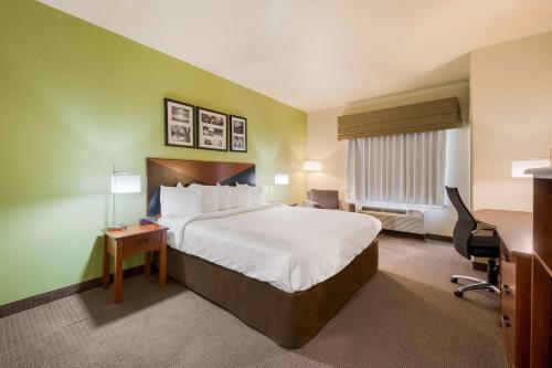 Surestay Plus Hotel By Best Western San Antonio Seaworld,San Antonio>>Far West Side,3 star
