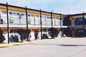 sky palace inn and suites hutchinson