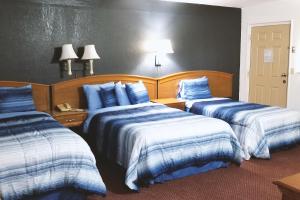 sky palace inn and suites hutchinson