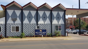 sky palace inn and suites hutchinson
