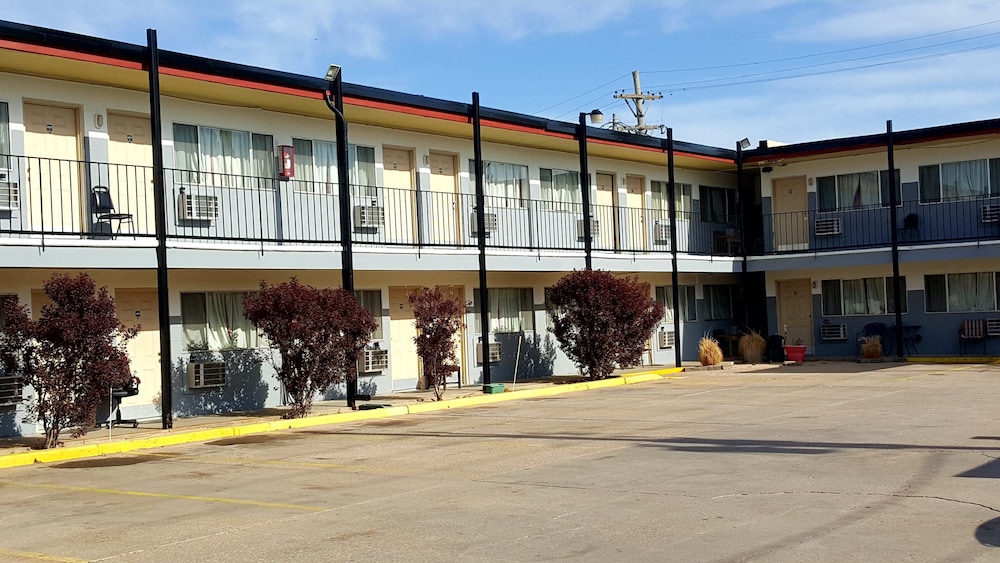 sky palace inn and suites hutchinson