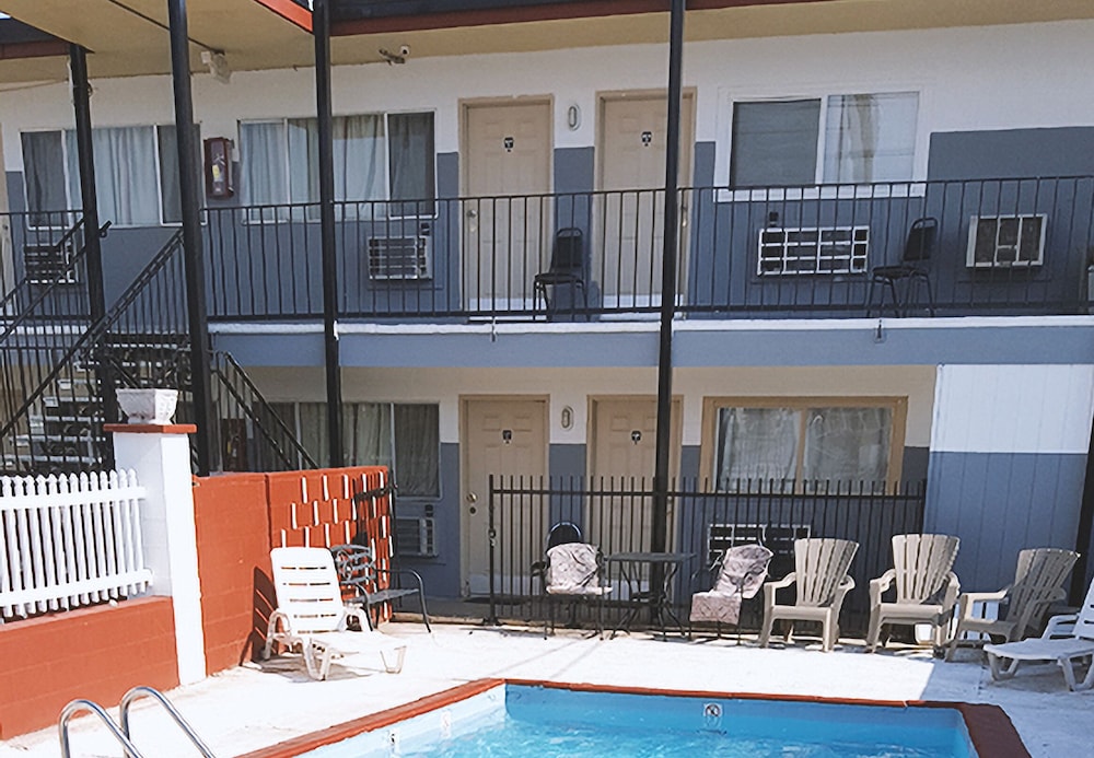 sky palace inn and suites hutchinson