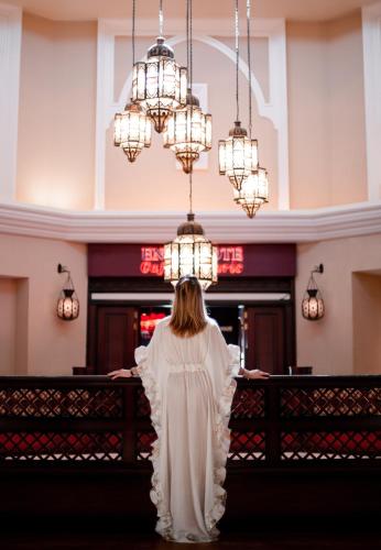 shangri la hotel apartments qaryat al beri