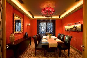 shangri la hotel apartments qaryat al beri