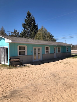 aloha beach club resort