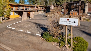 the moose and maple lodge