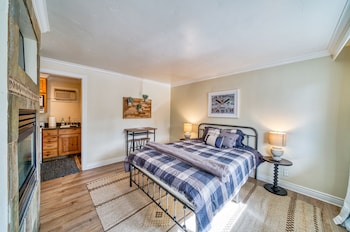 the moose and maple lodge