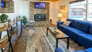 the moose and maple lodge