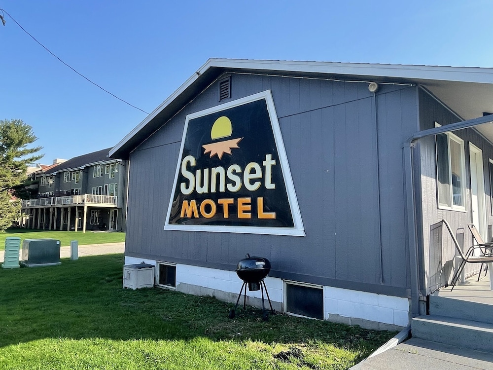 sunset motel