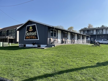 sunset motel