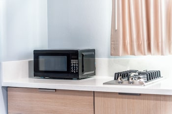 pacific inn and suites