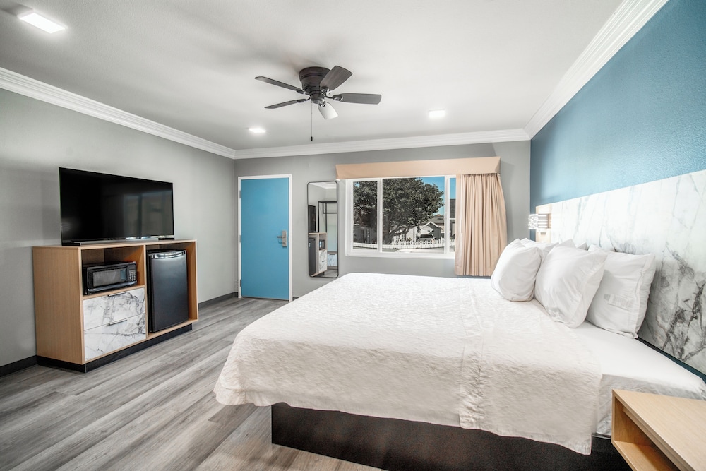 pacific inn and suites