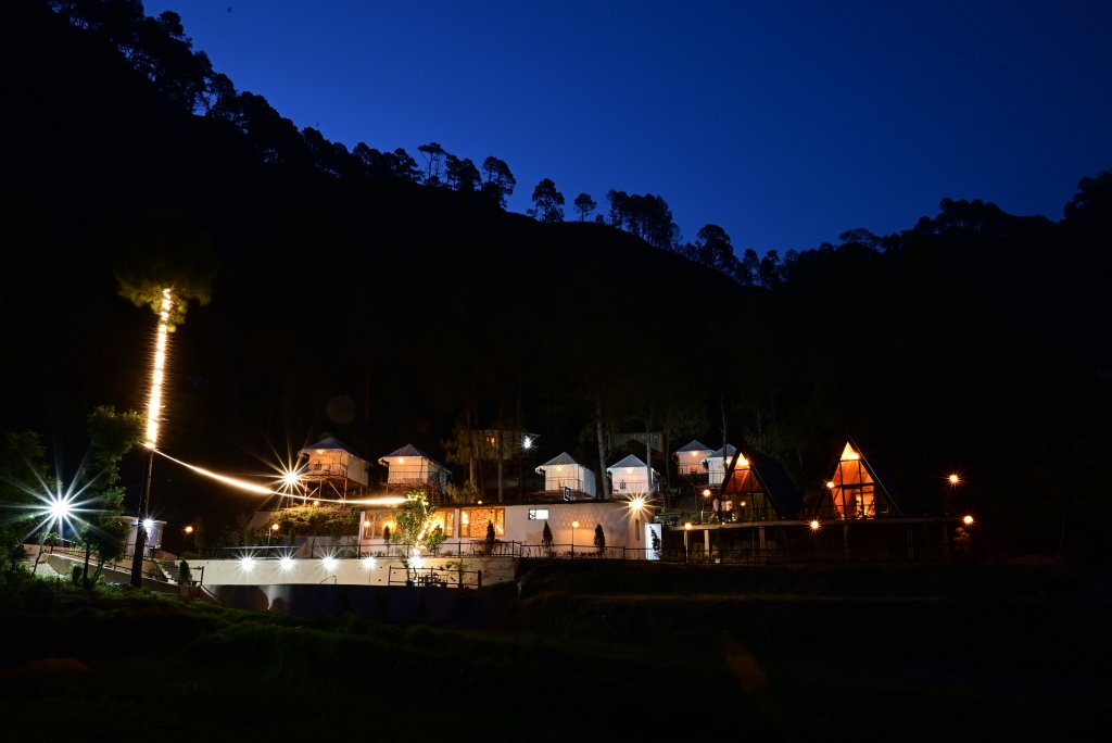 paradise pool resort