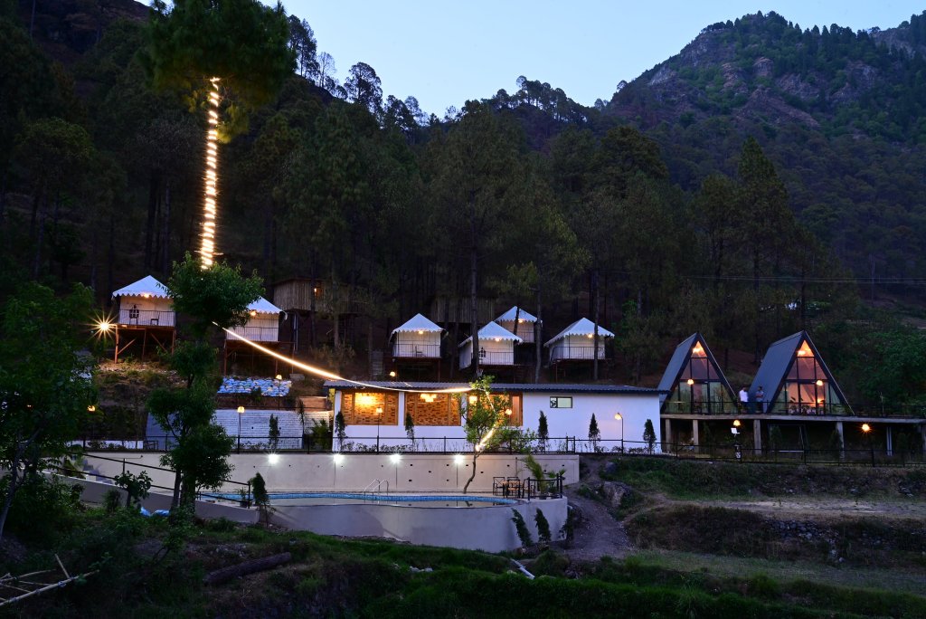 paradise pool resort