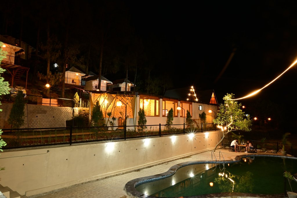 paradise pool resort