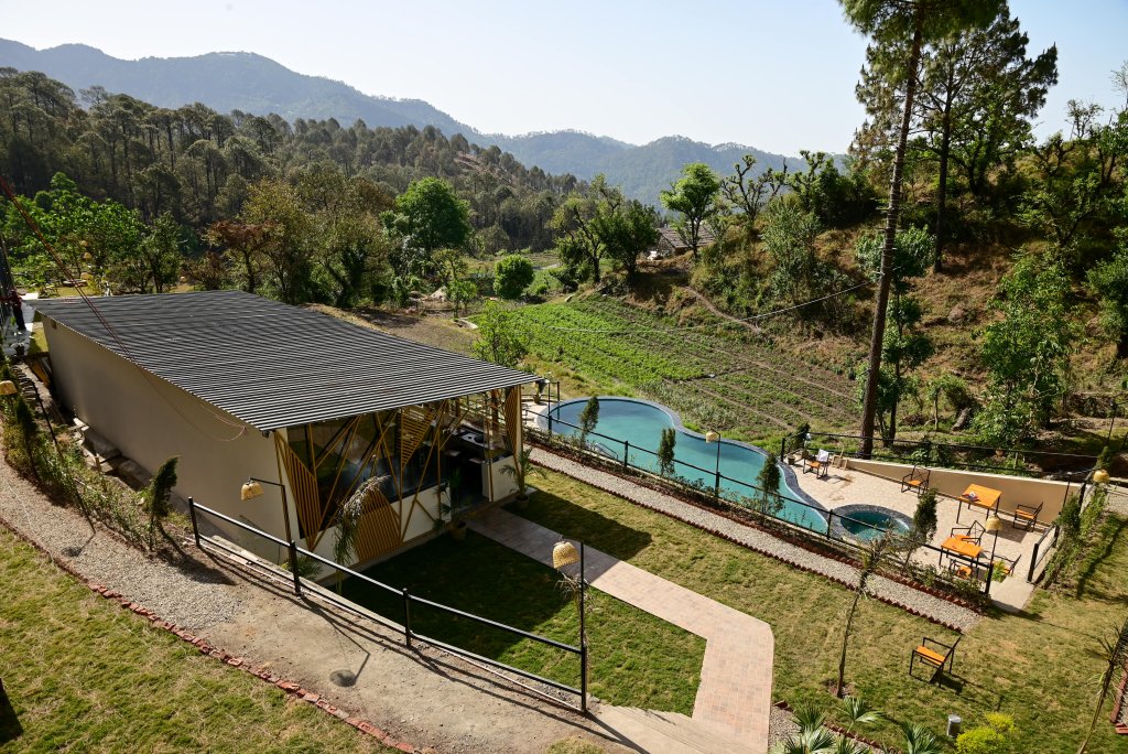 paradise pool resort