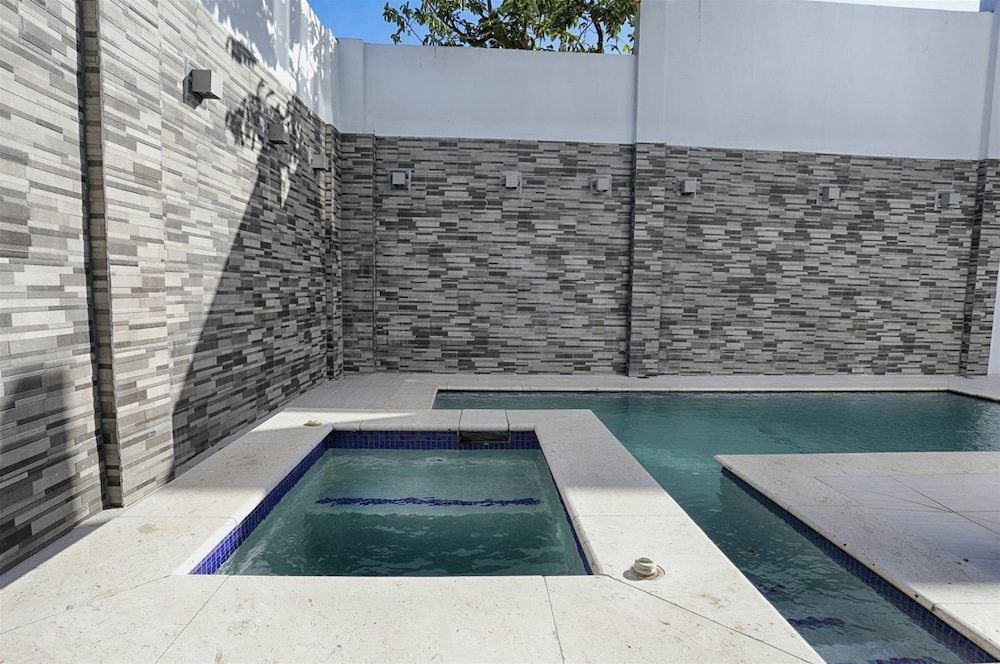 glencoe townhome with loft jacuzzi and pool