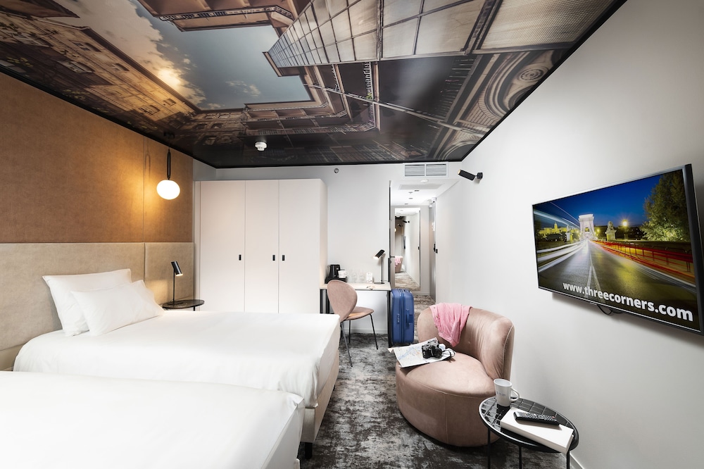 three corners downtown hotel
