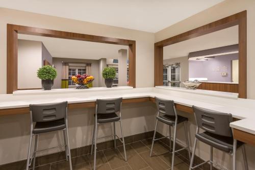 Microtel Inn & Suites By Wyndham Richmond Airport,Richmond>>Henrico,2 star