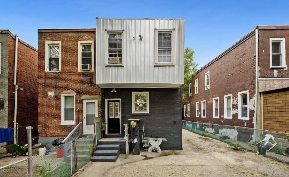 stylish 4 bedroom home near philadelphia