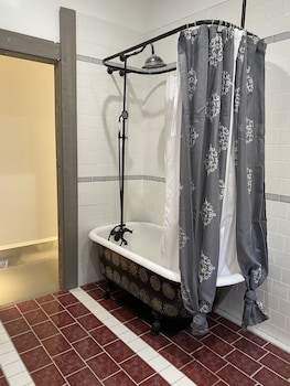 stylish 4 bedroom home near philadelphia