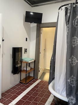 stylish 4 bedroom home near philadelphia