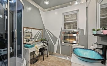stylish 4 bedroom home near philadelphia