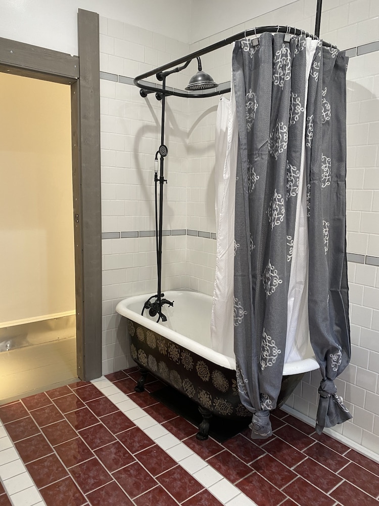 stylish 4 bedroom home near philadelphia